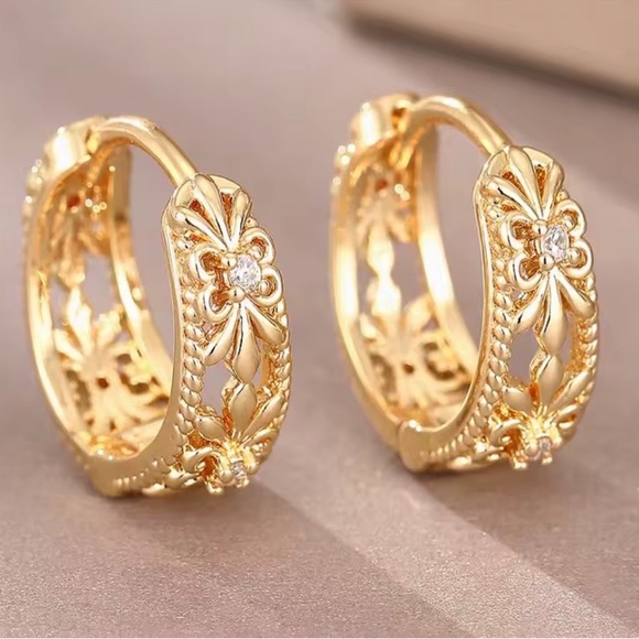 Anthropologie Jewelry - Anthropologie Gold Floral Hoop Earrings